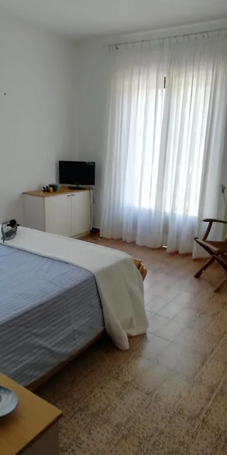 La Gallina Nel Castello Citr Oo9002-Beb Oo11 Albenga 2*,