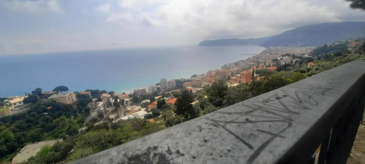 La Gallina Nel Castello Citr Oo9002-Beb Oo11 Albenga 2*,